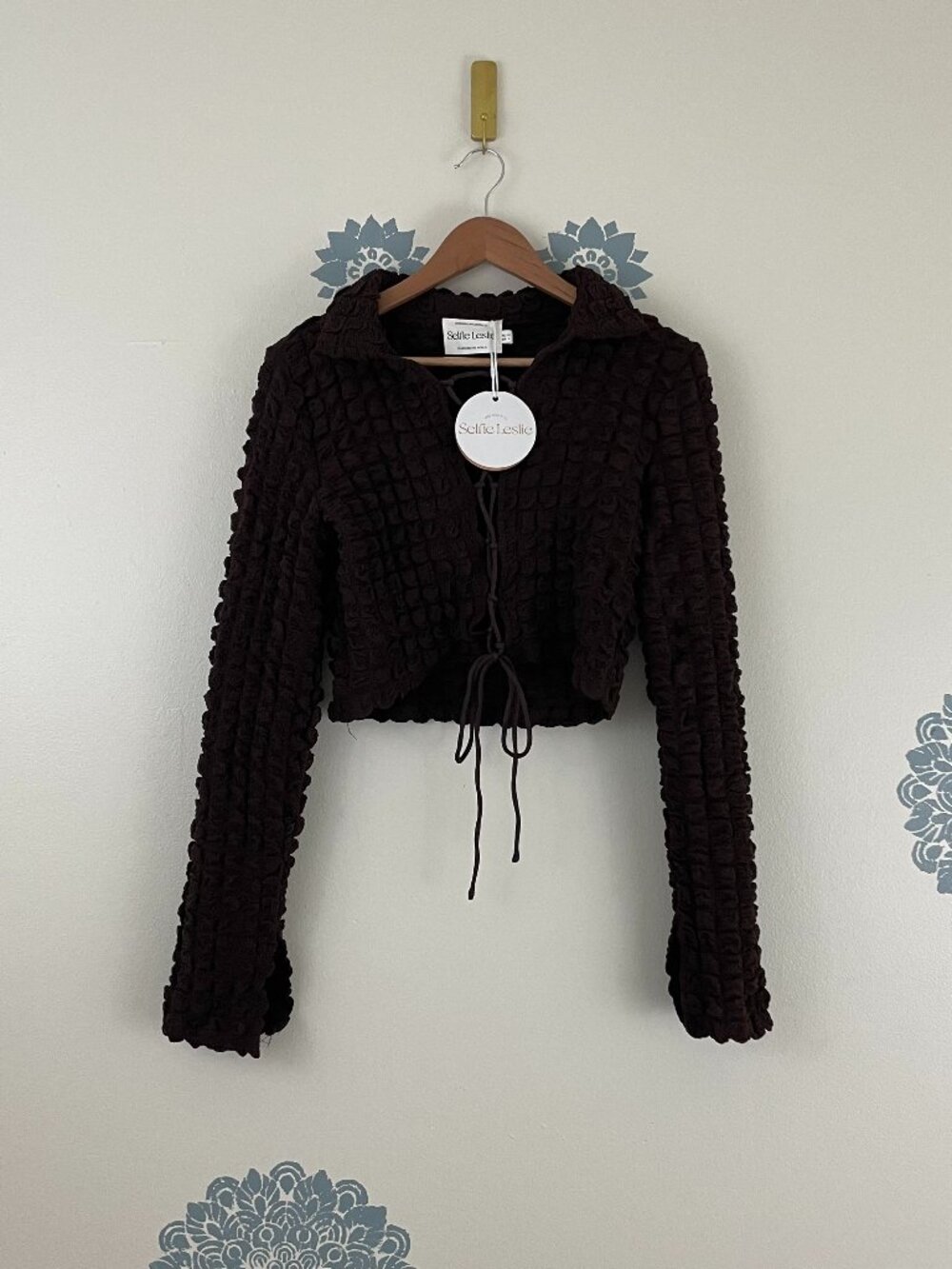 Selfie Leslie Lace Up Bubble Textured Crop Top in Chocolate Brown Size Large
